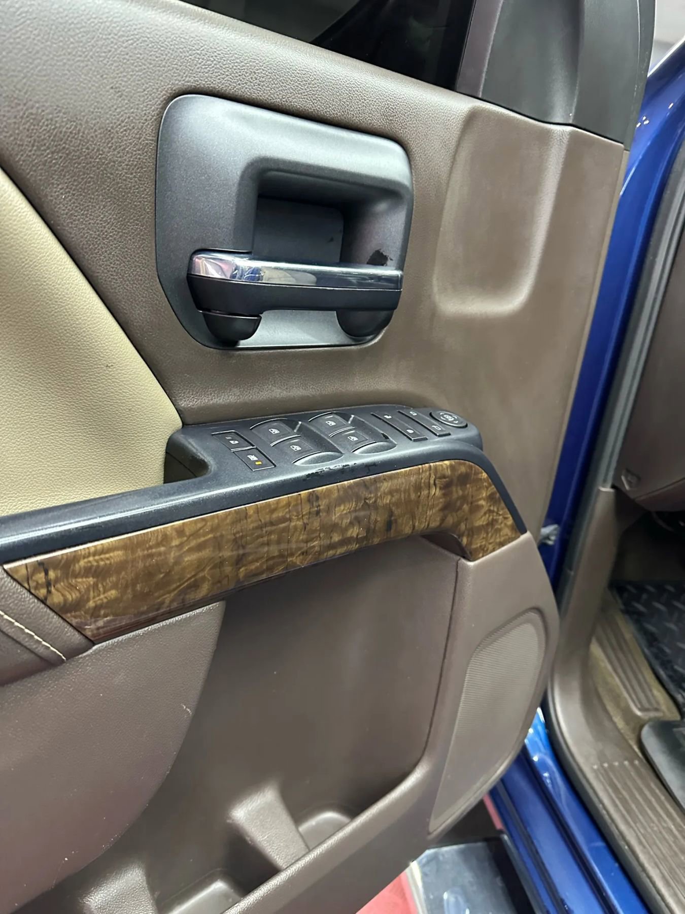 Used 2017 Chevrolet Silverado 1500 LT w/ All Star Edition image 10