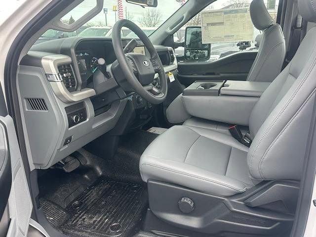 New 2025 Ford F550 4x4 Regular Cab Super Duty image 8