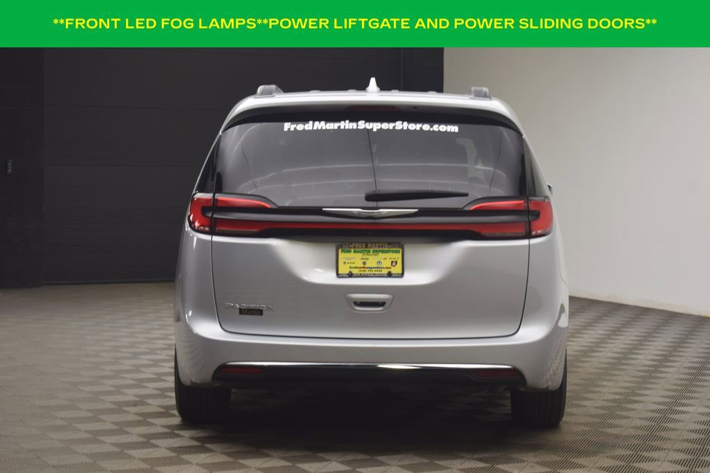 Used 2022 Chrysler Pacifica Touring-L image 9