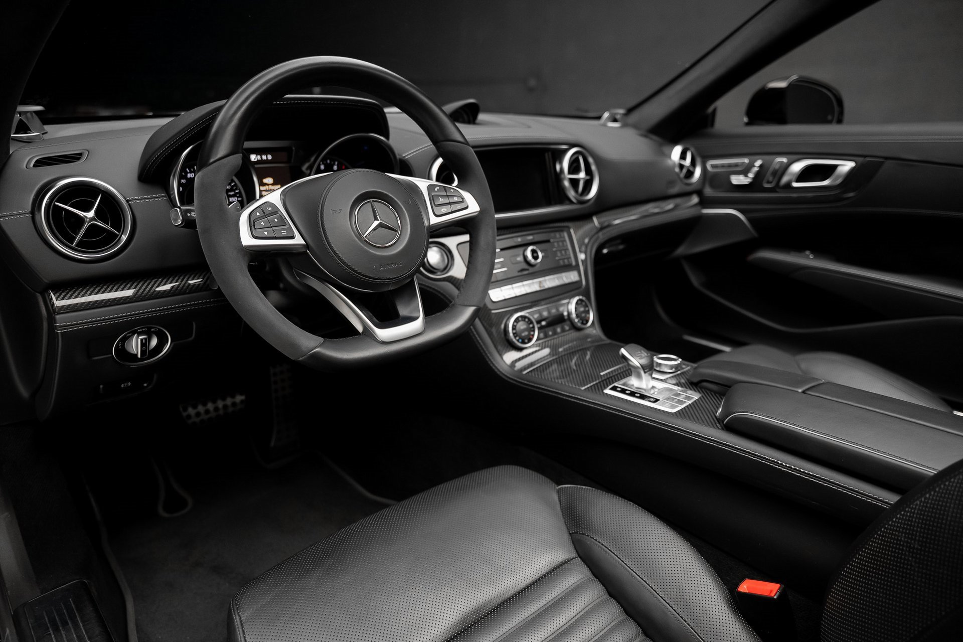 Used 2019 Mercedes-Benz SL 550 image 2