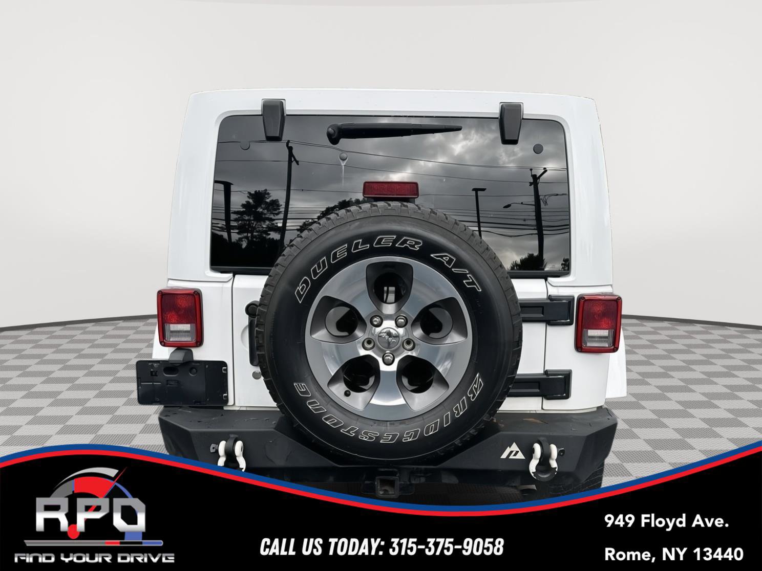 Used 2017 Jeep Wrangler Unlimited Sahara w/ Connectivity Group image 4