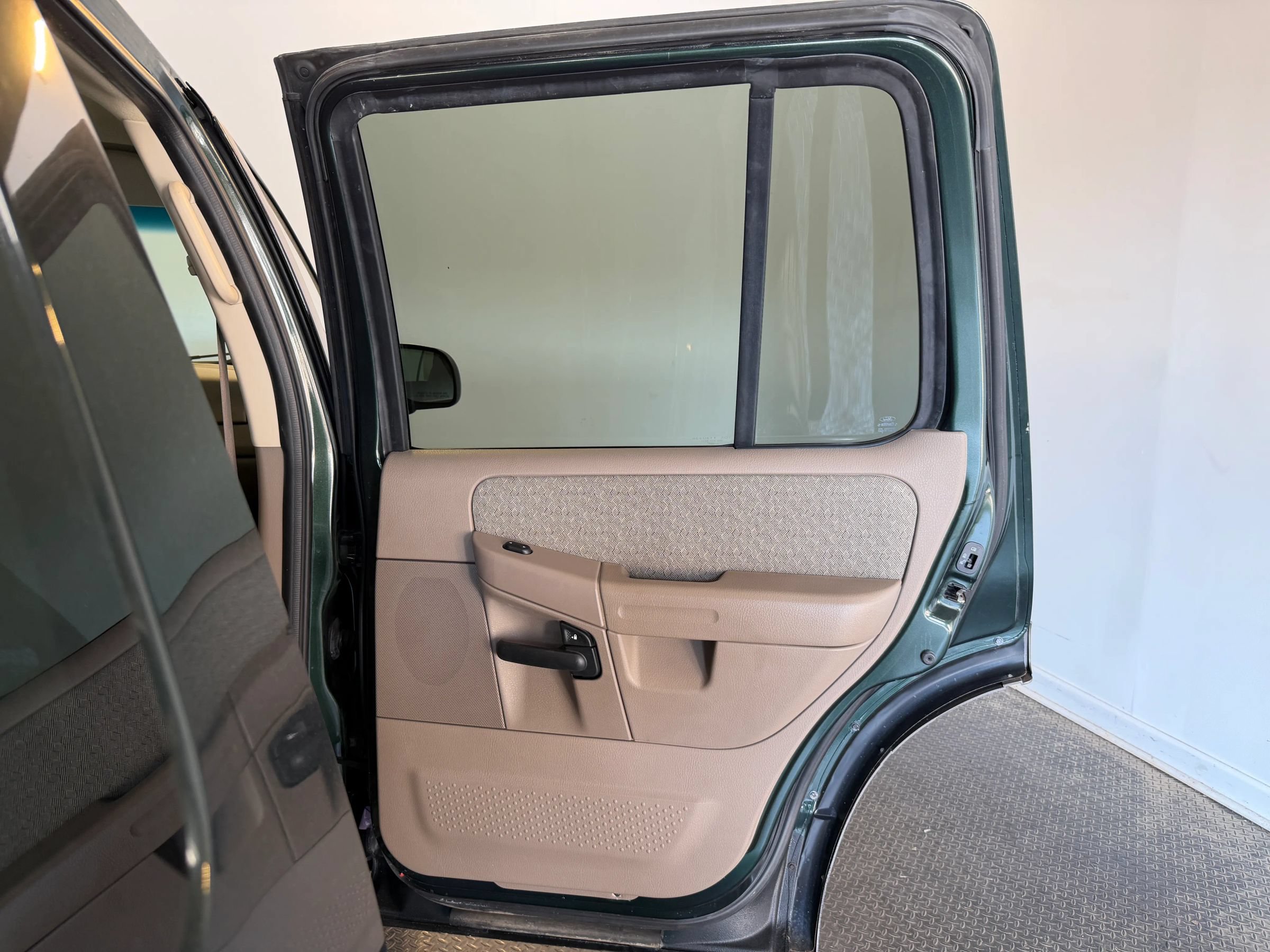 Used 2002 Ford Explorer XLS RWD image 28