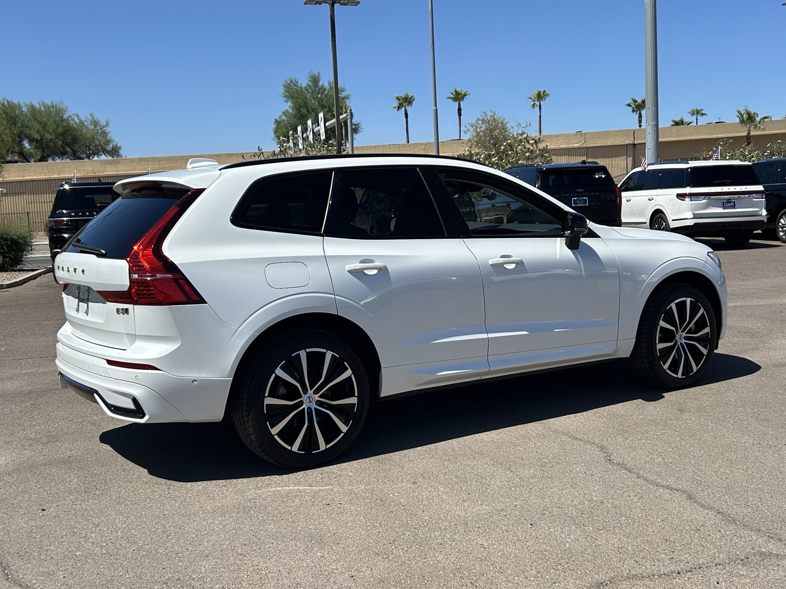 Used 2023 Volvo XC60 B5 Plus w/ Protection Package AWD/4WD image 5
