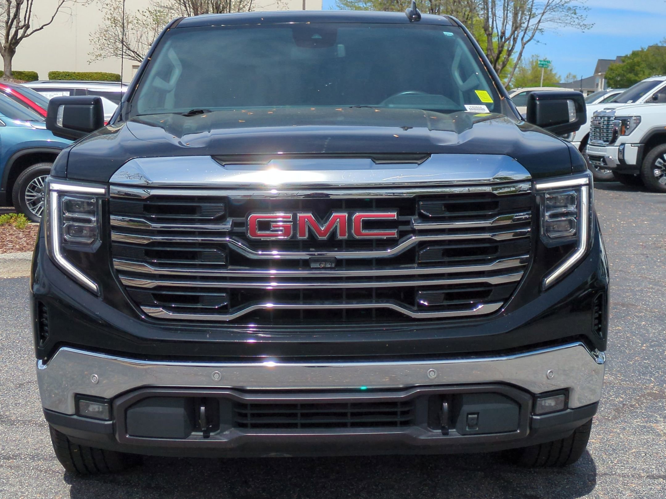 Used 2022 GMC Sierra 1500 SLT w/ SLT Premium Plus Package AWD/4WD image 3