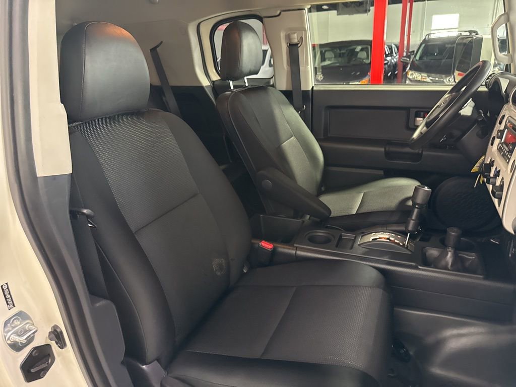 Used 2014 Toyota FJ Cruiser 4WD w/ Convenience Package image 39