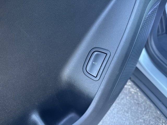 Used 2025 Chevrolet Traverse LT image 25