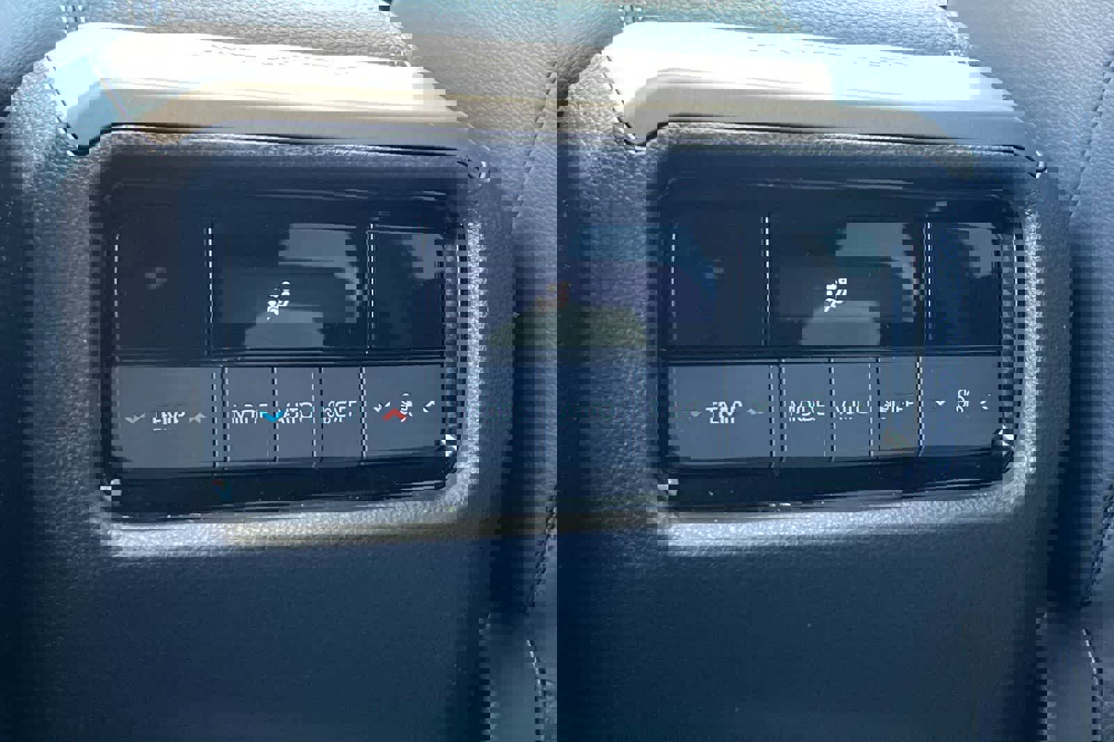 Used 2025 Toyota Land Cruiser w/ Premium Package image 15