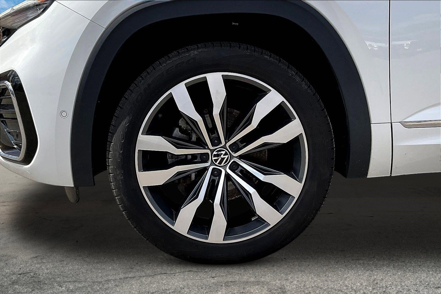 Used 2022 Volkswagen Atlas Cross Sport SEL Premium R-Line image 8