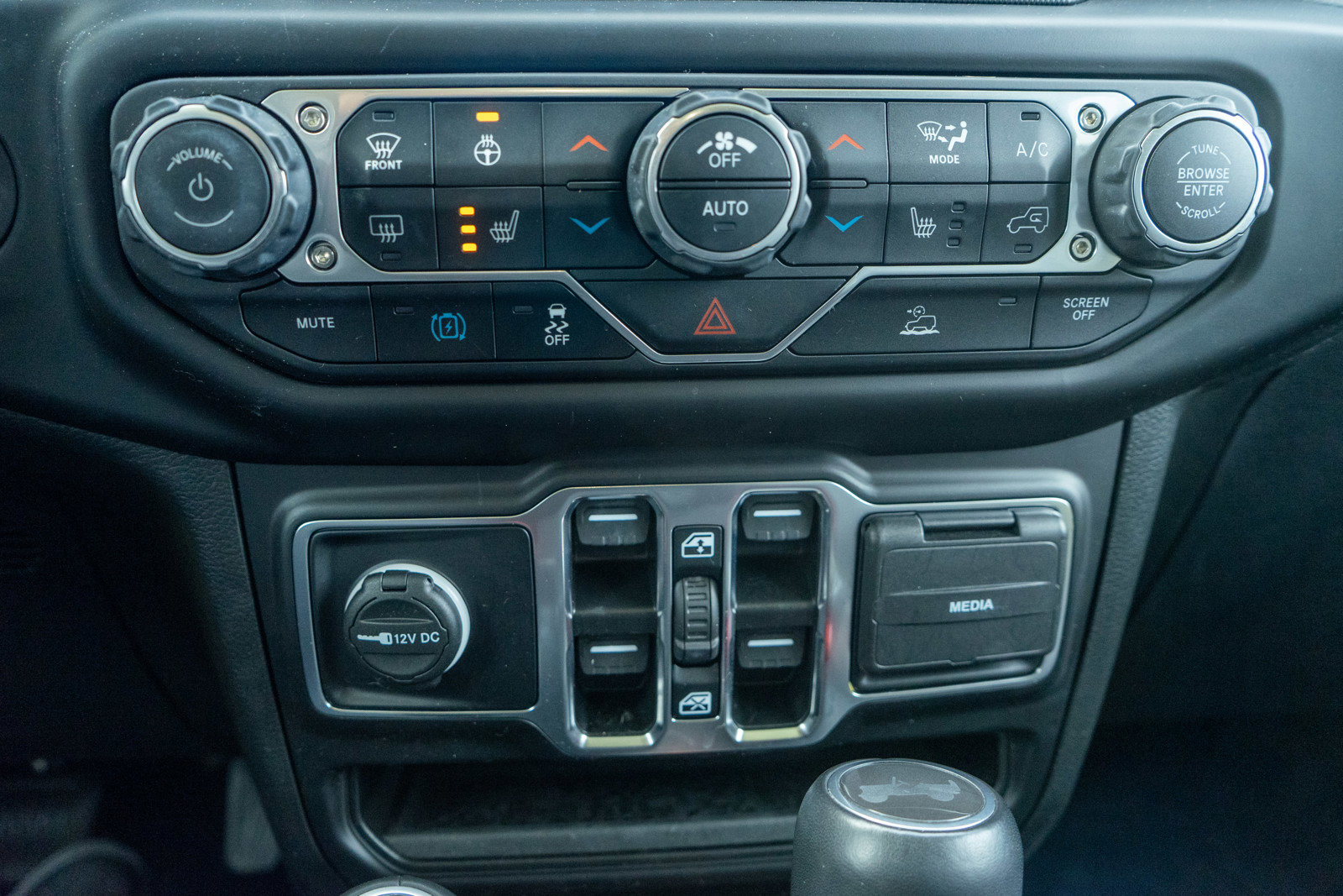 Used 2022 Jeep Wrangler Unlimited Sahara w/ Cold Weather Group image 19