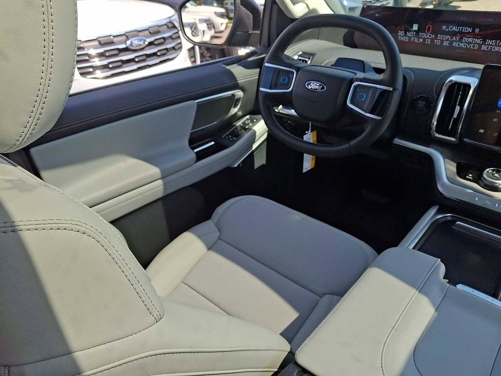 New 2026 Ford Expedition Platinum image 14