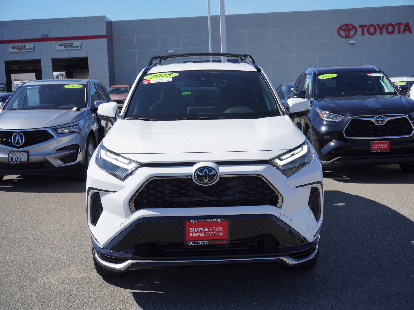 Used 2025 Toyota RAV4 SE image 6