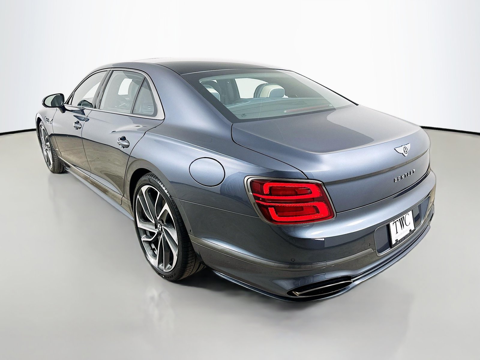 New 2026 Bentley Flying Spur Plug-In Hybrid AWD/4WD image 3