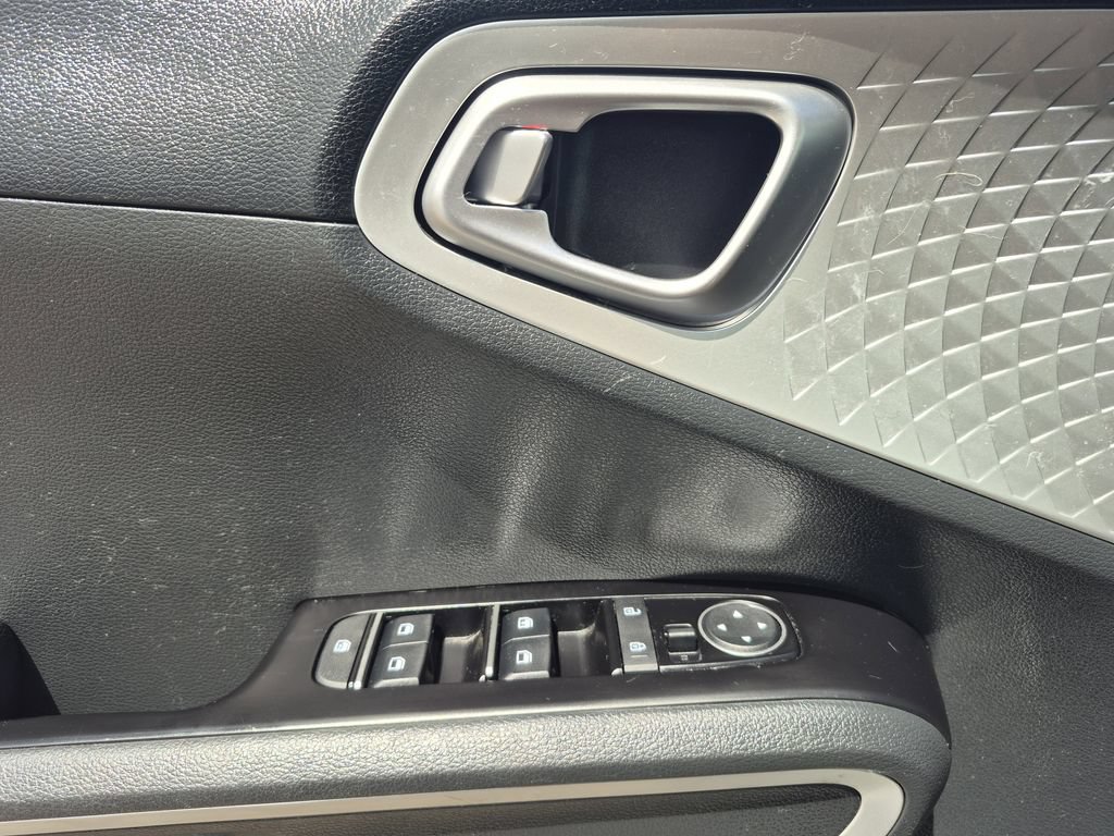 Certified 2023 Kia Soul S FWD image 9