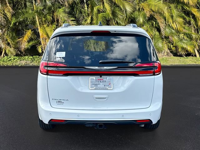 New 2026 Chrysler Pacifica Pinnacle image 4