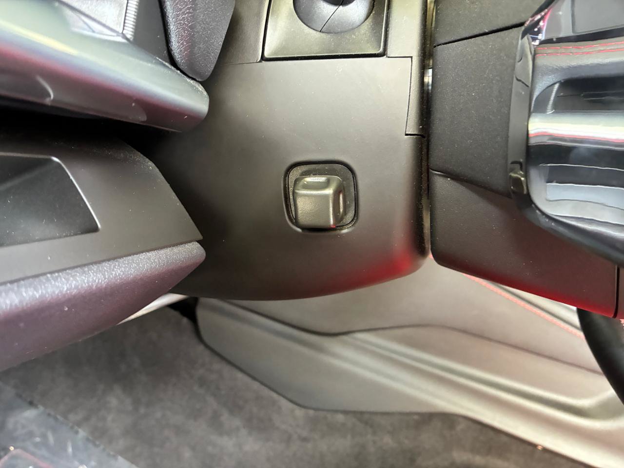 Used 2025 Chevrolet Corvette Stingray Coupe w/ Z51 Performance Package RWD image 24