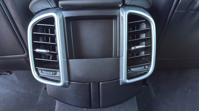 Used 2018 Porsche Cayenne AWD/4WD image 16