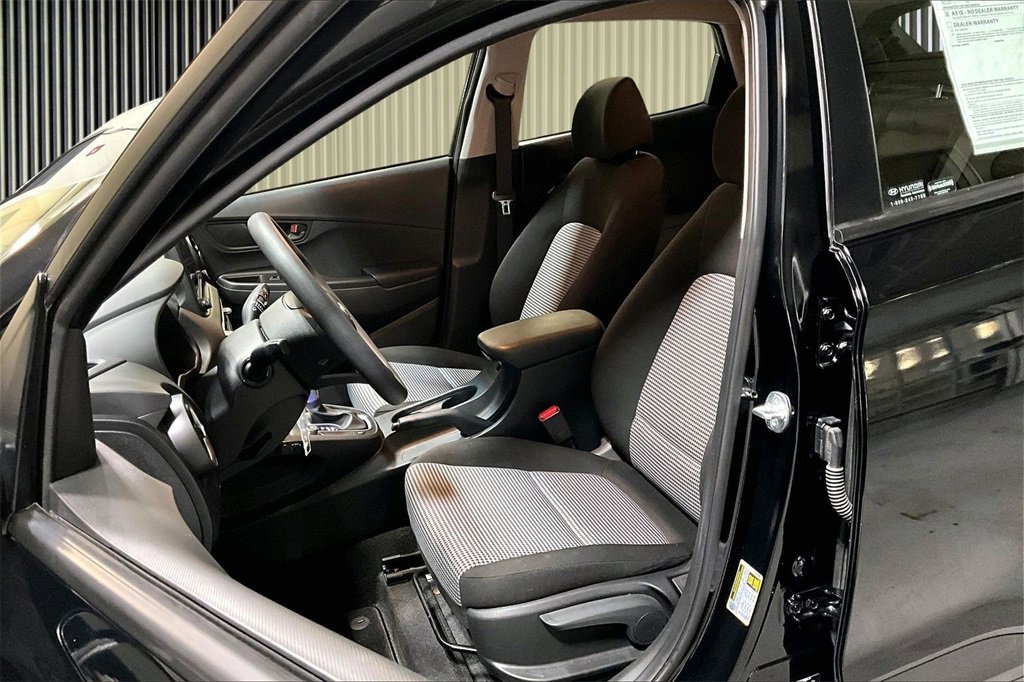 Used 2023 Hyundai Kona SE image 19