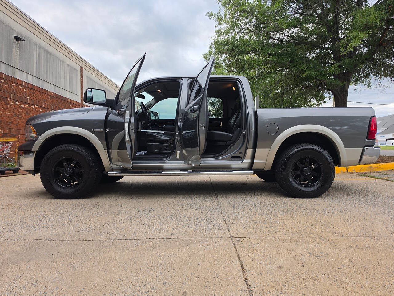 Used 2010 Dodge Ram 1500 Truck Laramie AWD/4WD image 6
