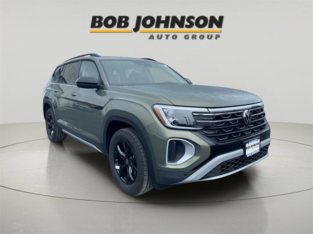 New 2025 Volkswagen Atlas Peak Edition SE