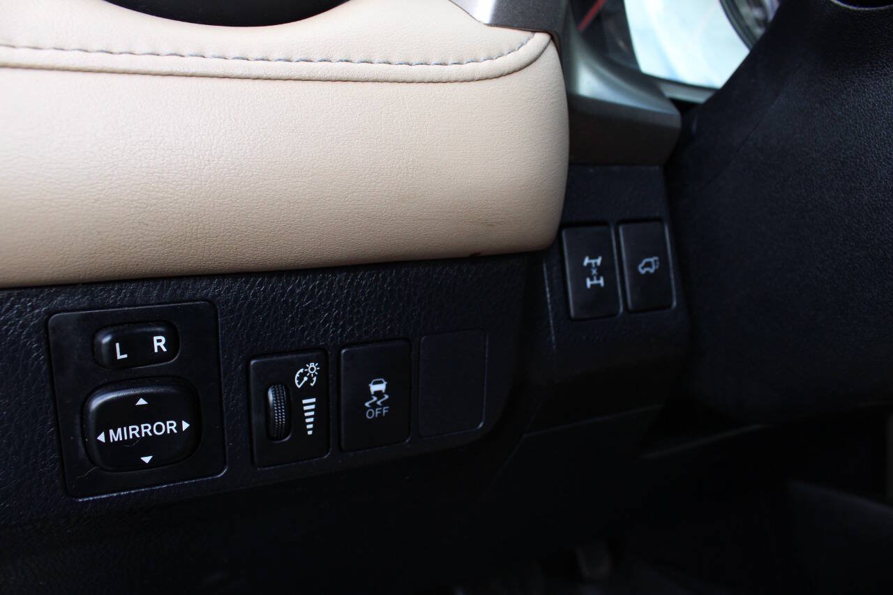 Used 2013 Toyota RAV4 Limited AWD/4WD image 18
