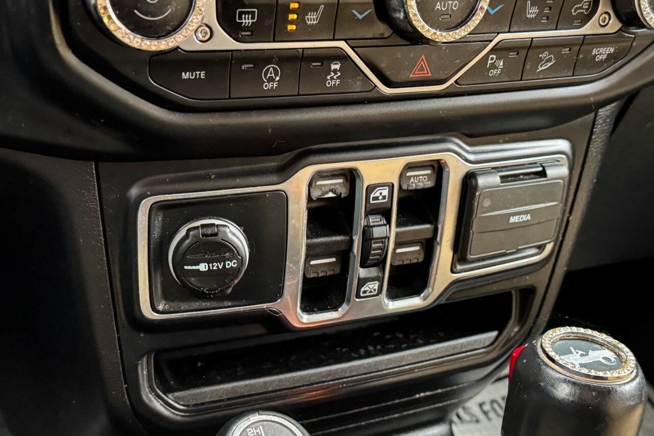 Used 2018 Jeep Wrangler Unlimited Sahara w/ Dual Top Group image 31