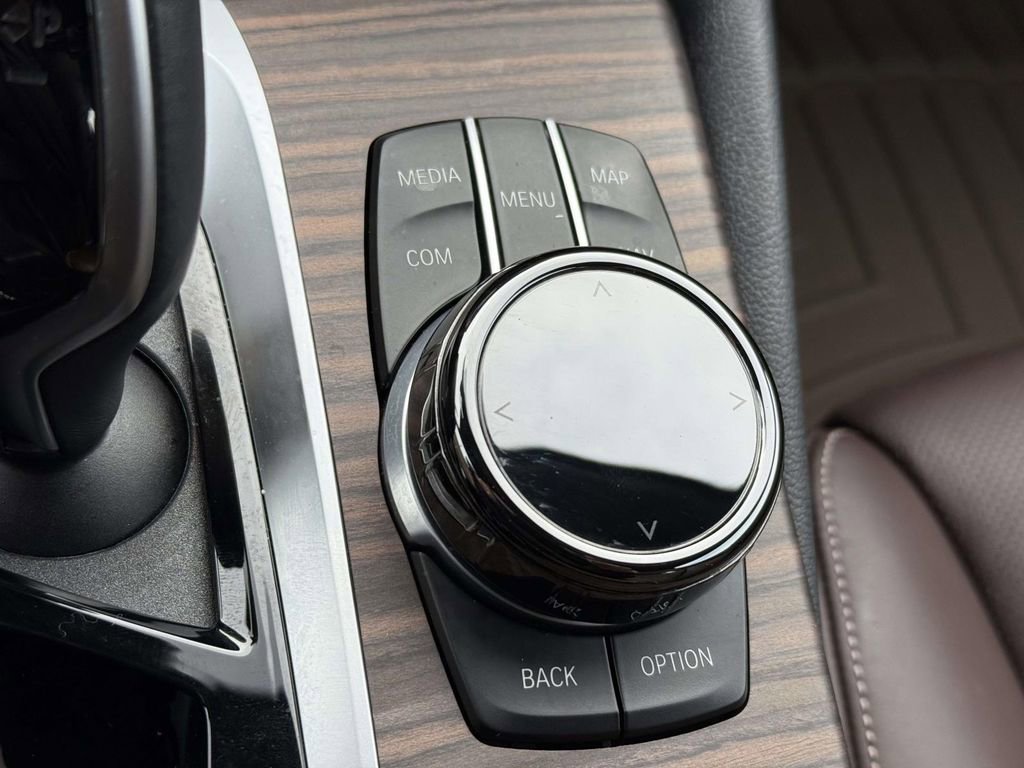 Used 2022 BMW 530i w/ Executive Package image 24
