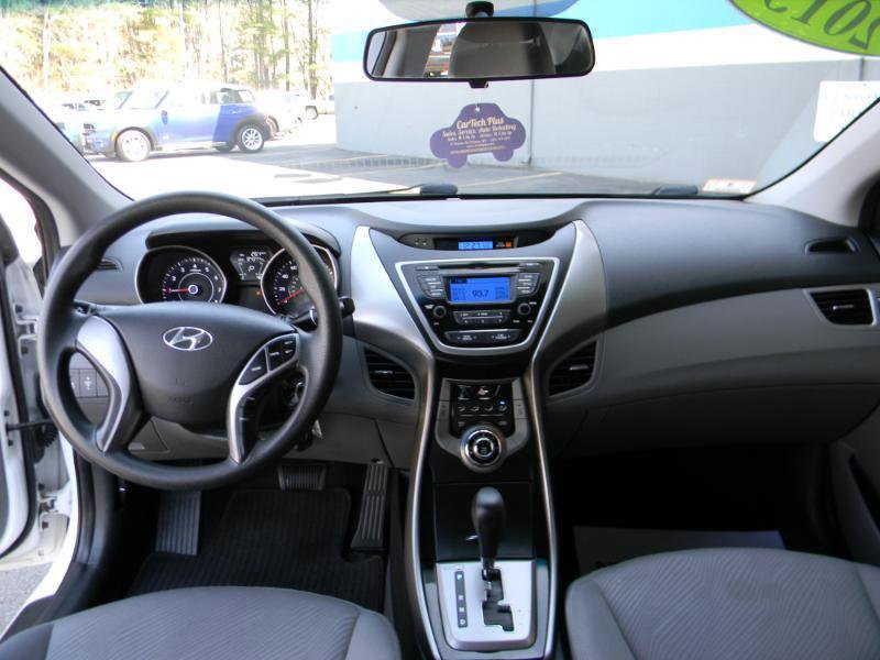 Used 2013 Hyundai Elantra GLS FWD image 18