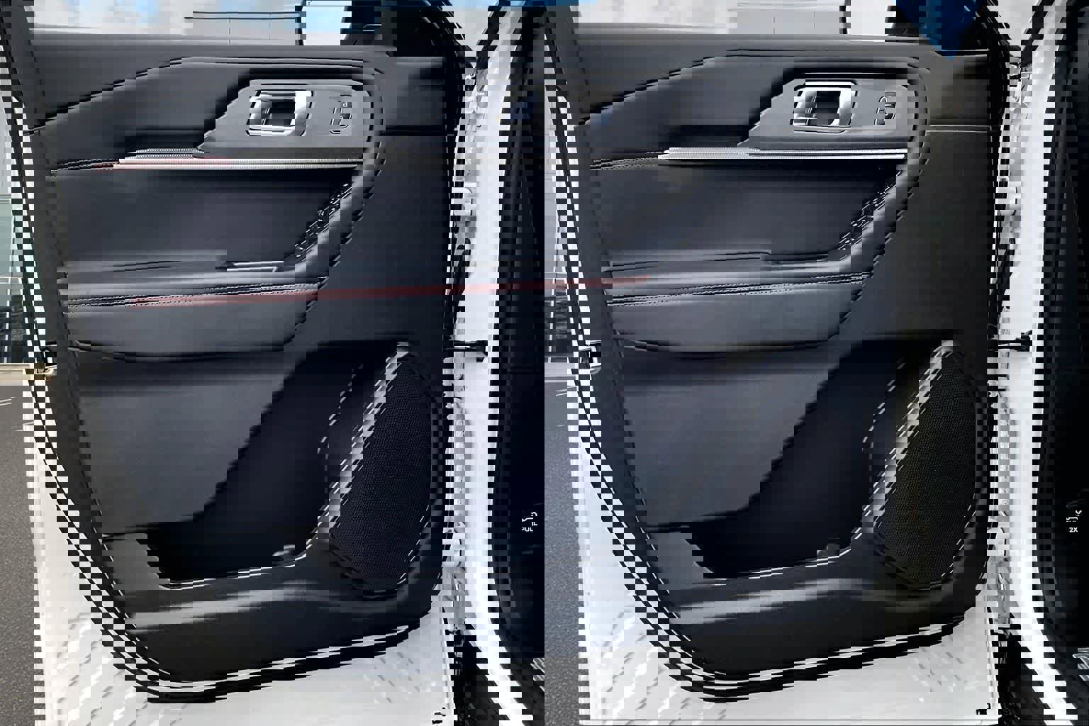 Used 2025 Ford Explorer ST-Line image 28