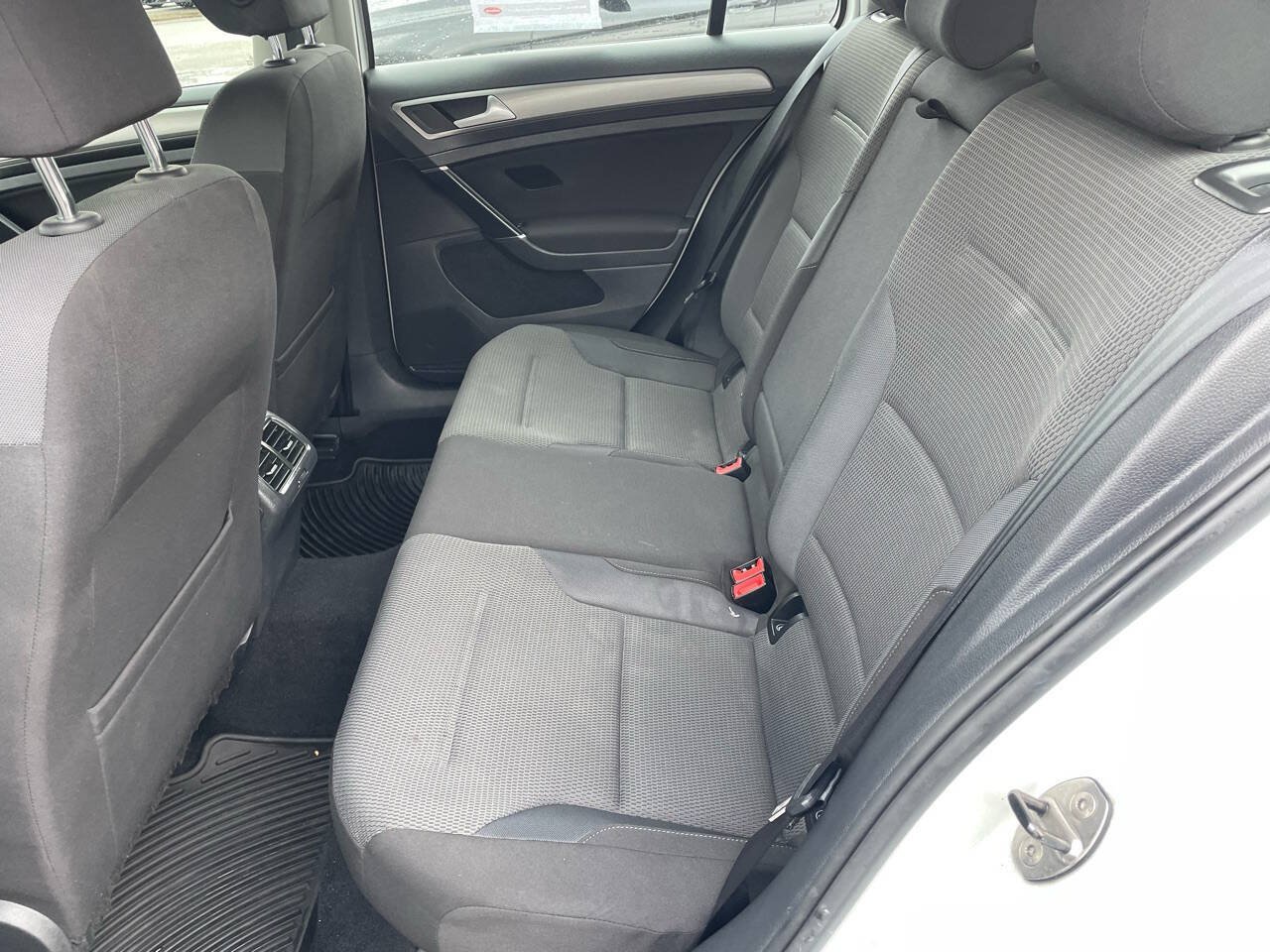 Used 2016 Volkswagen Golf S FWD image 18