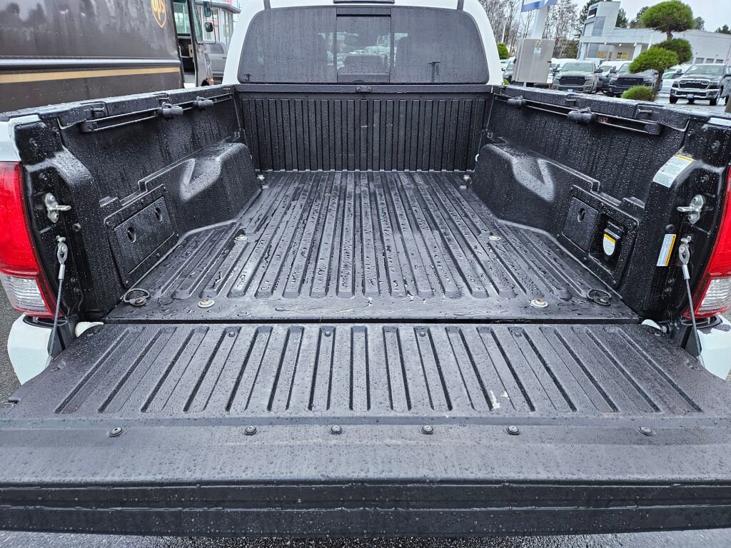 Used 2018 Toyota Tacoma SR5 image 9