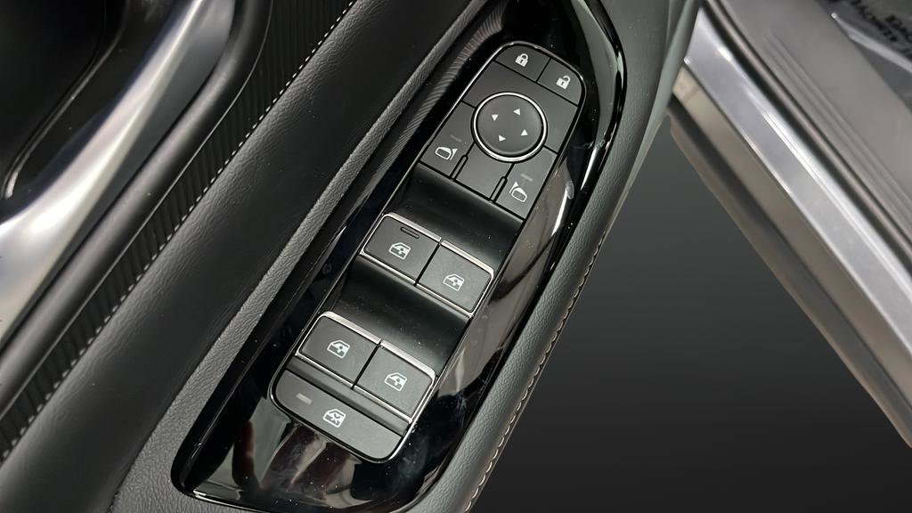 Used 2025 Nissan Murano SV AWD/4WD image 21