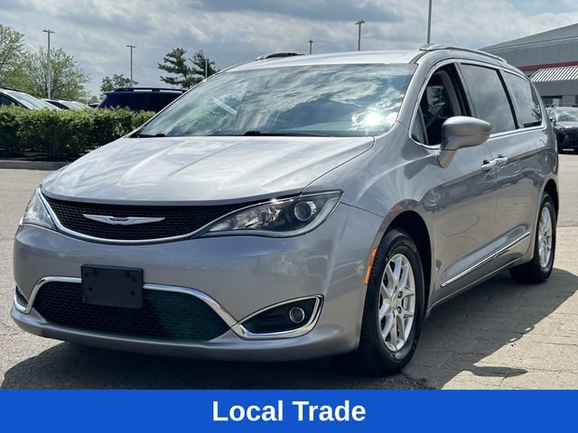 Used 2020 Chrysler Pacifica Touring-L FWD image 3
