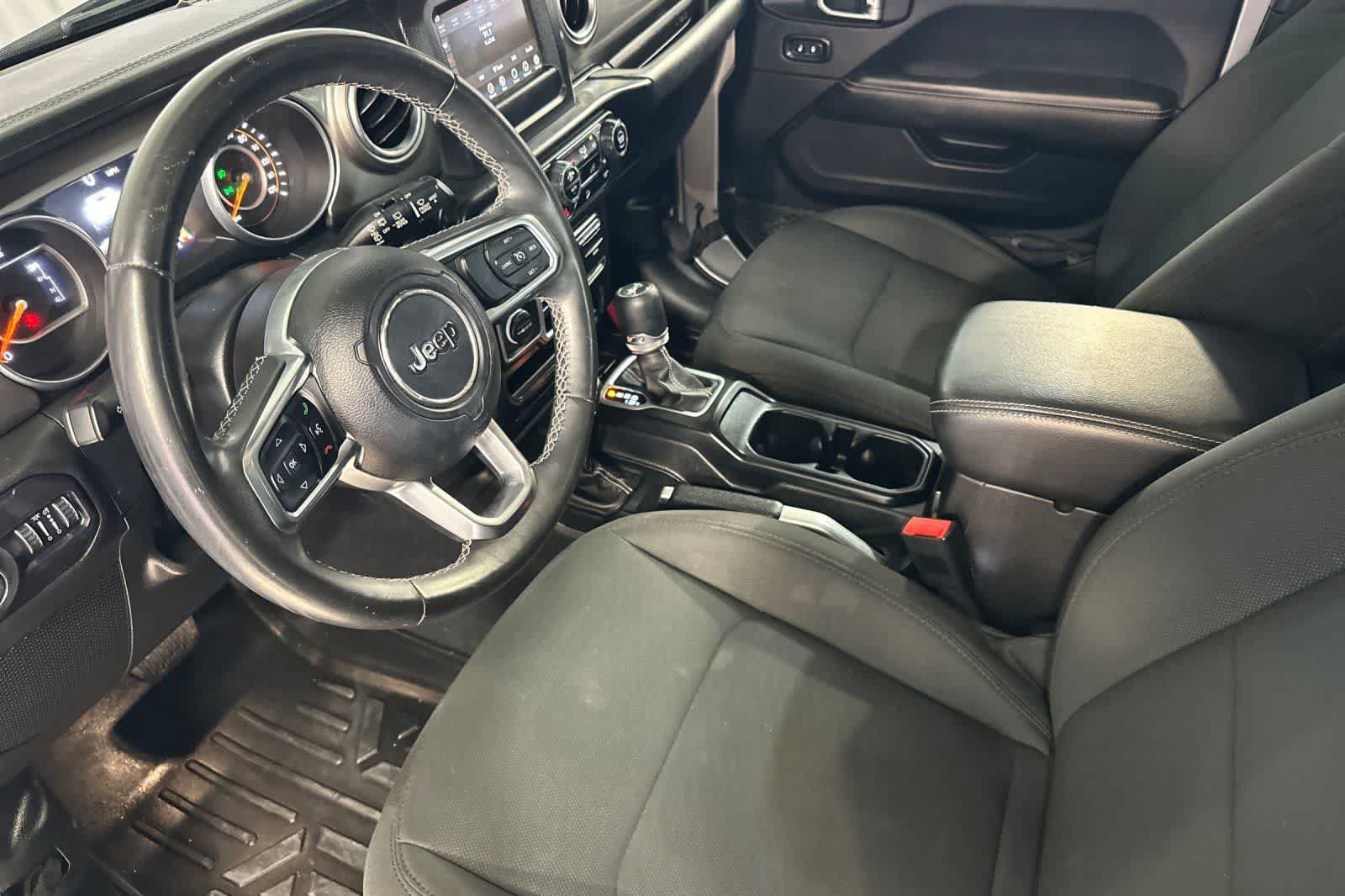 Used 2018 Jeep Wrangler Unlimited Sahara AWD/4WD image 12