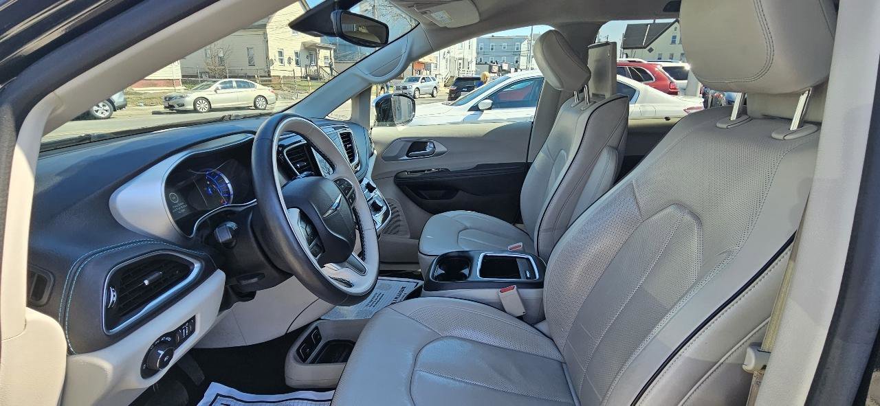 Used 2018 Chrysler Pacifica Limited w/ Advanced Safetytec Group image 9