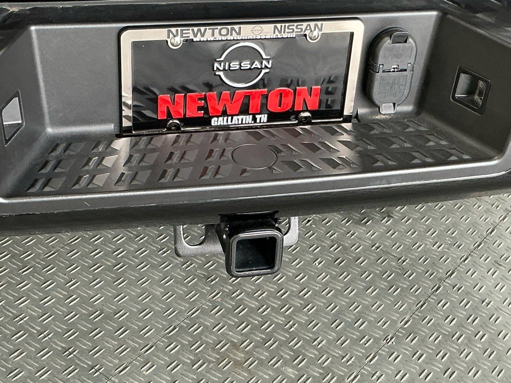 Used 2024 Nissan Titan SV w/ SV Convenience Package image 6