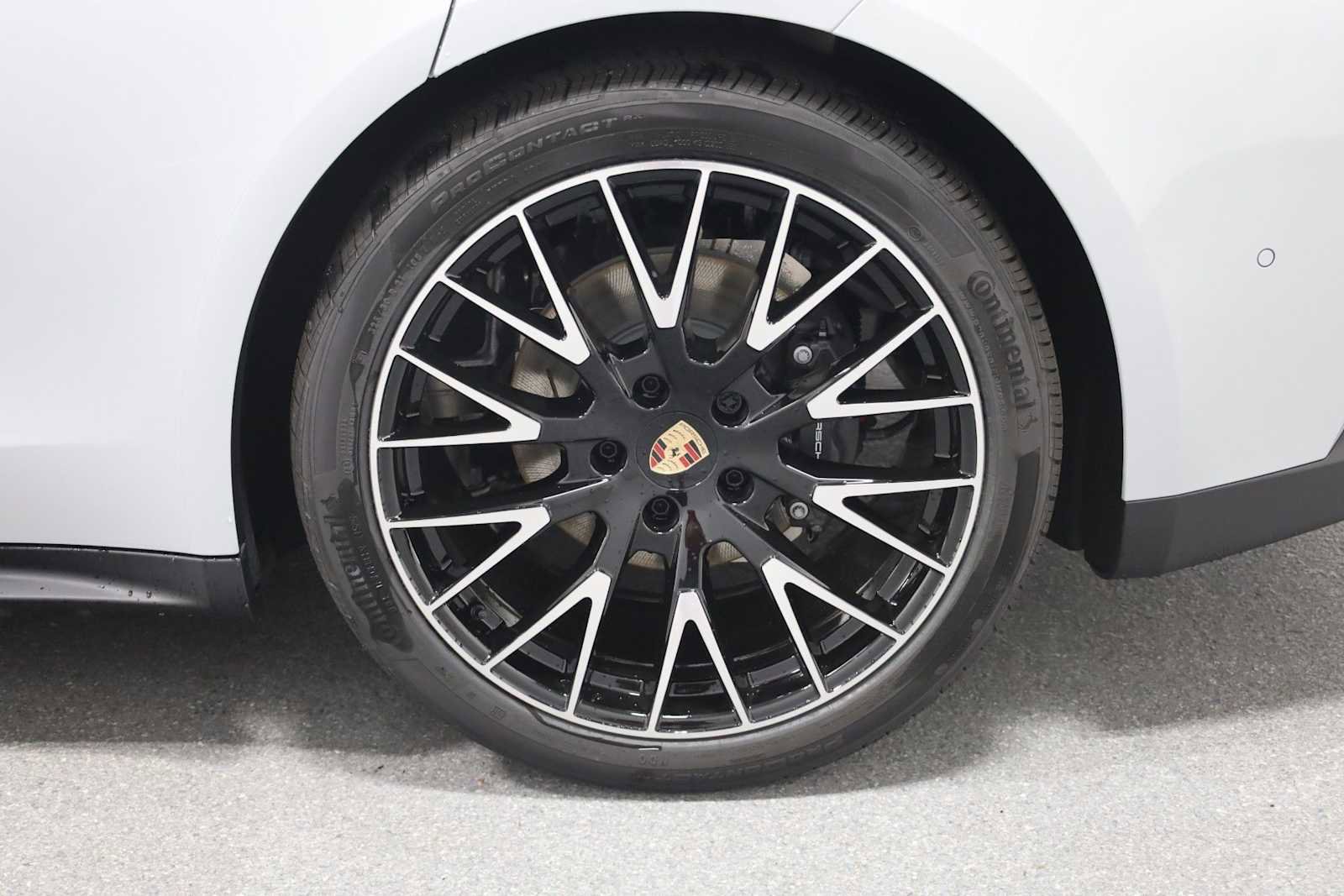 Used 2025 Porsche Panamera 4 image 37