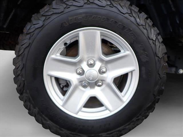 Used 2022 Jeep Gladiator Sport image 7