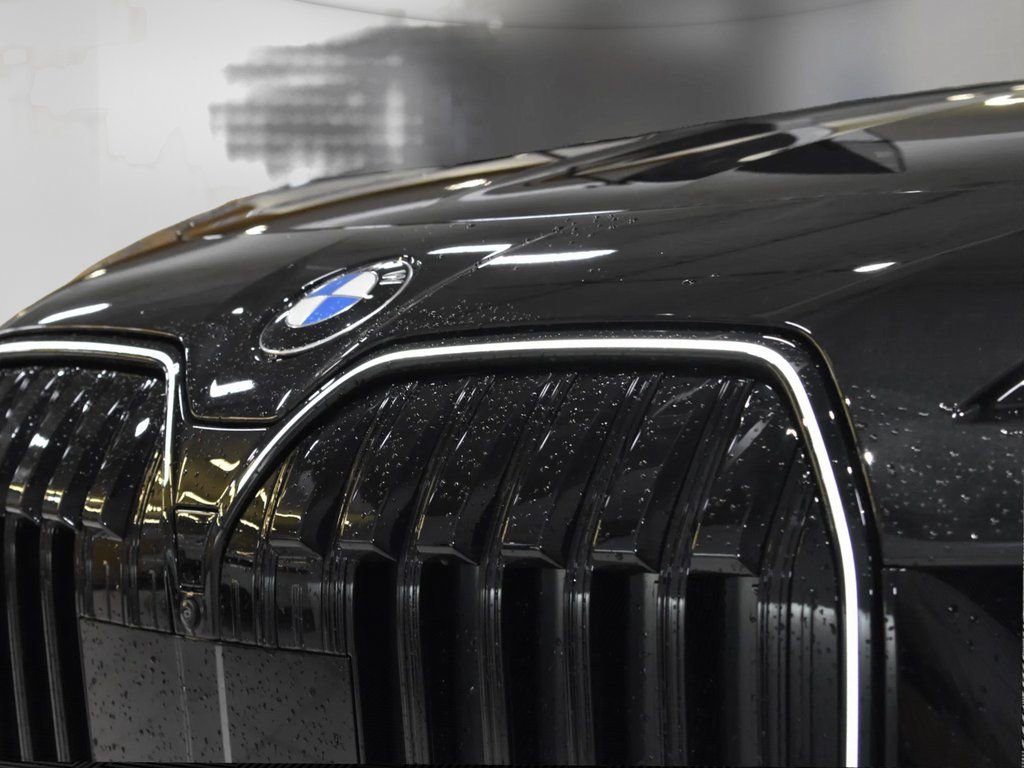 Used 2025 BMW 760i xDrive image 16