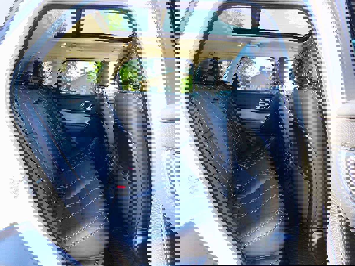 Used 2019 Land Rover Range Rover Velar S image 19