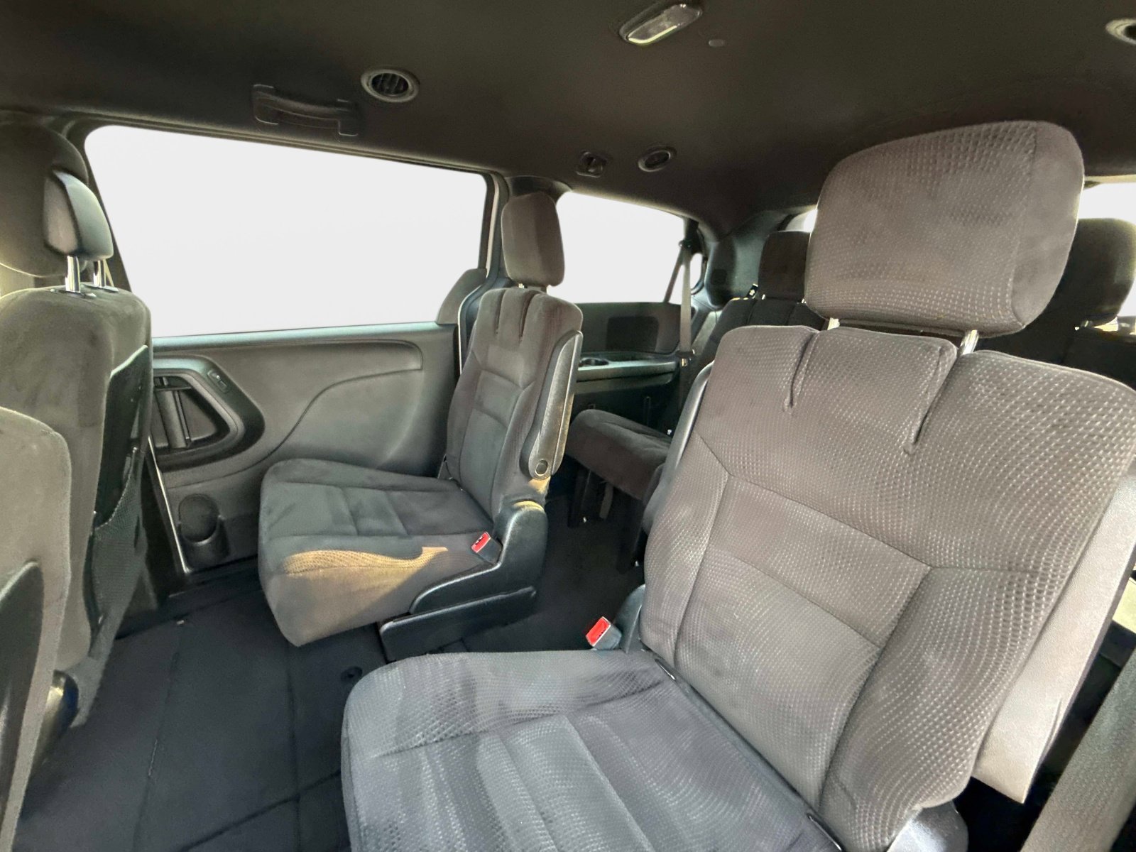 Used 2017 Dodge Grand Caravan SE image 13