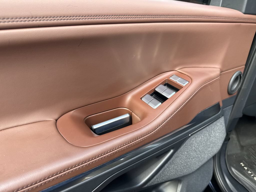 Used 2025 Lincoln Navigator L Reserve AWD/4WD image 13