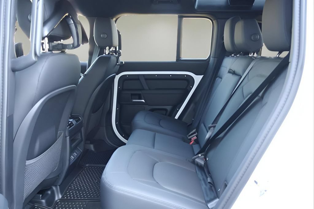 New 2026 Land Rover Defender 110 X-Dynamic SE AWD/4WD image 12