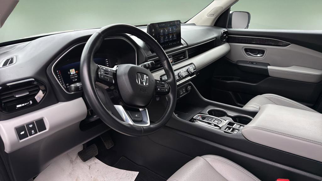 Used 2023 Honda Pilot Elite image 12