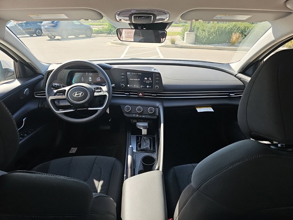 New 2026 Hyundai Elantra SE FWD image 29
