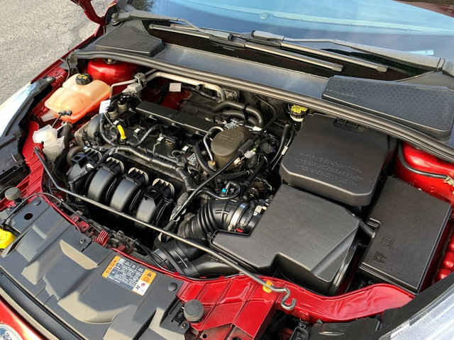 Used 2016 Ford Focus SE w/ SE Sport Package image 27
