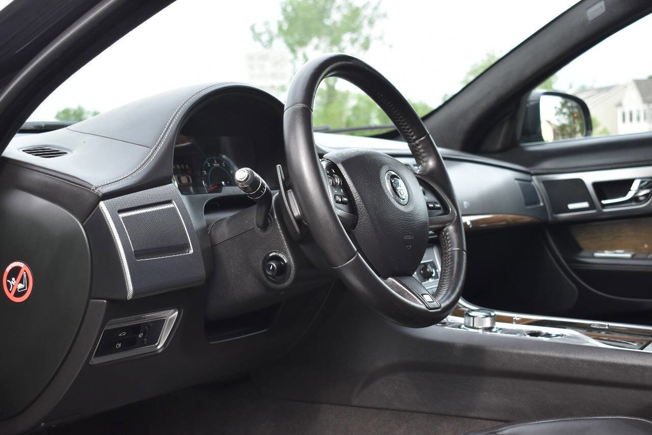 Used 2012 Jaguar XF R image 20