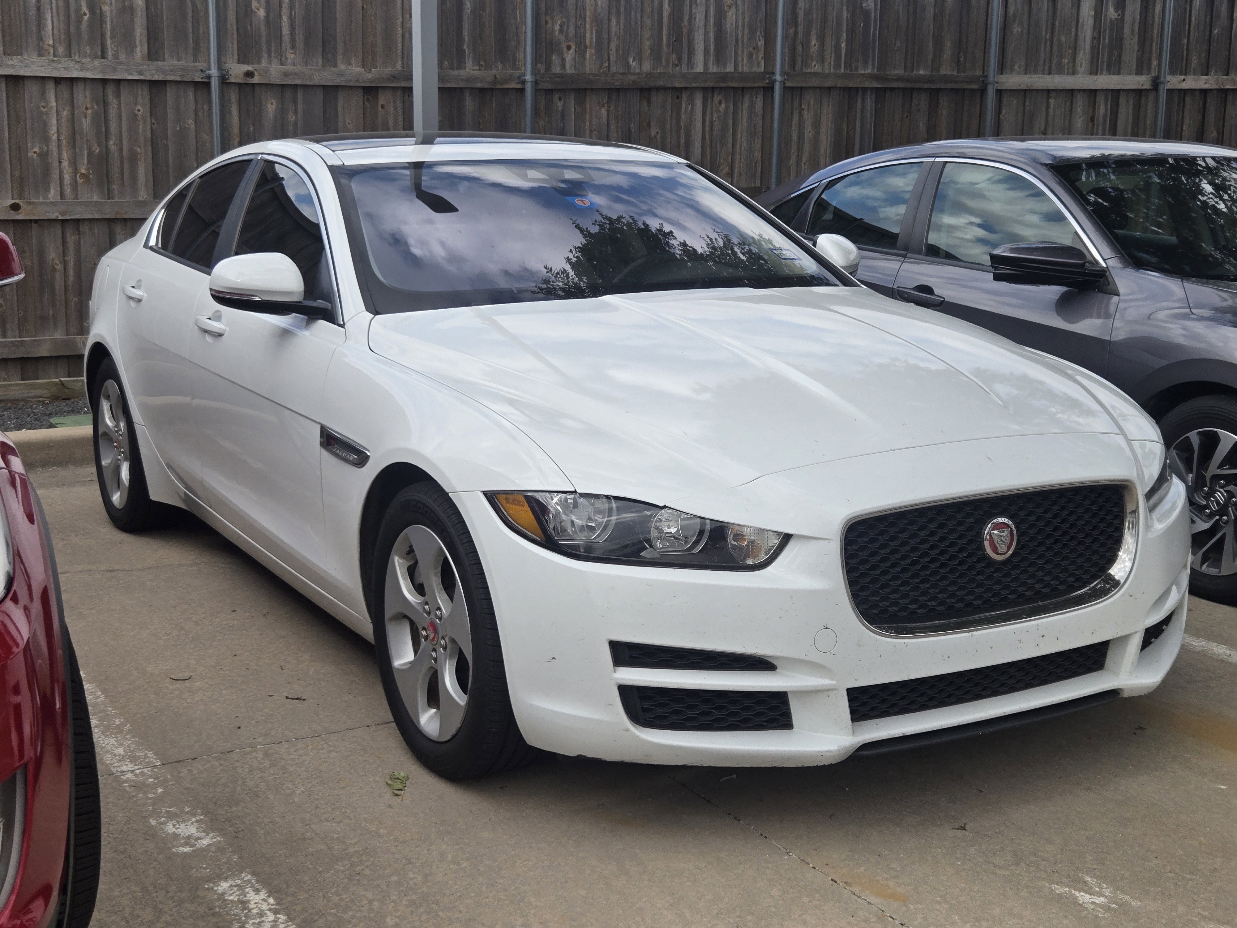Used 2018 Jaguar XE RWD image 3