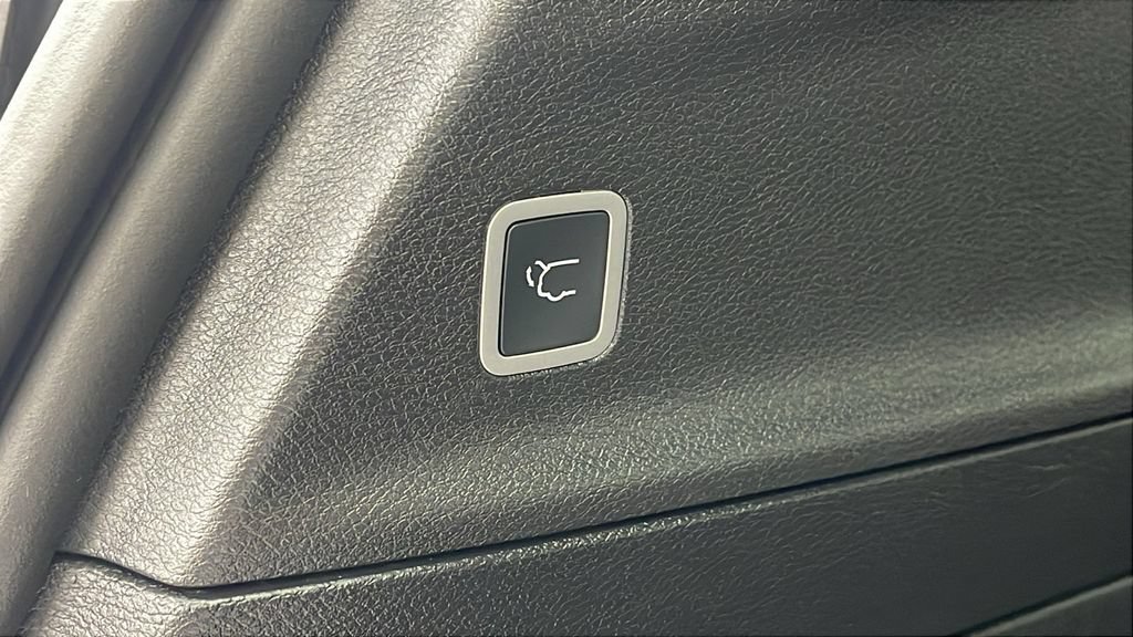 Used 2026 Chrysler Pacifica Select FWD image 9