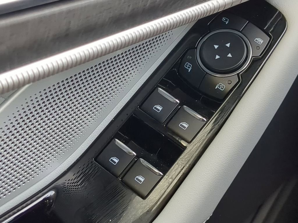 Used 2025 Ford Explorer Platinum w/ Ultimate Package image 24