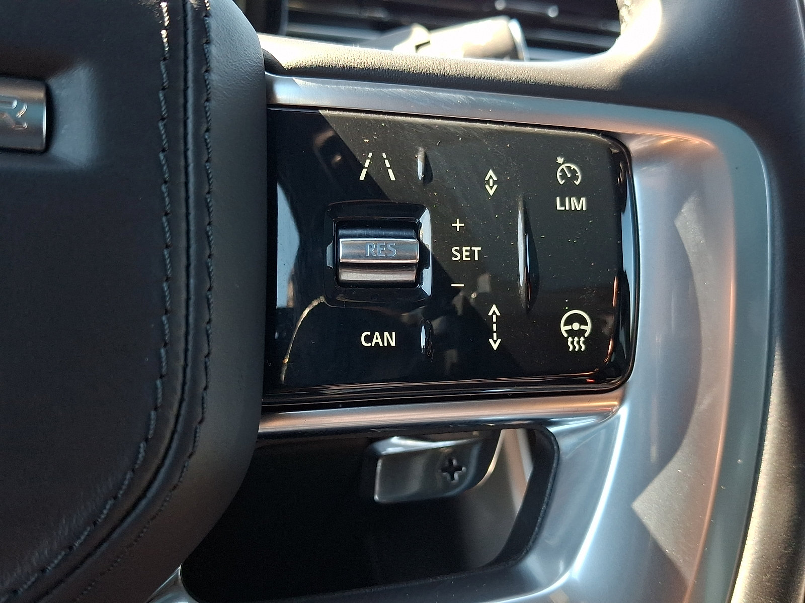 Used 2025 Land Rover Range Rover SE AWD/4WD image 22